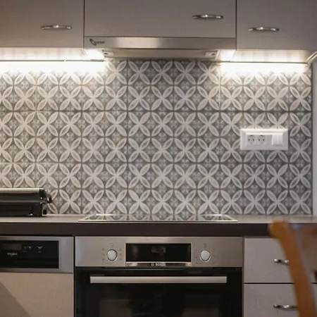 Elegant - 250m From Solomos Square Apartment *