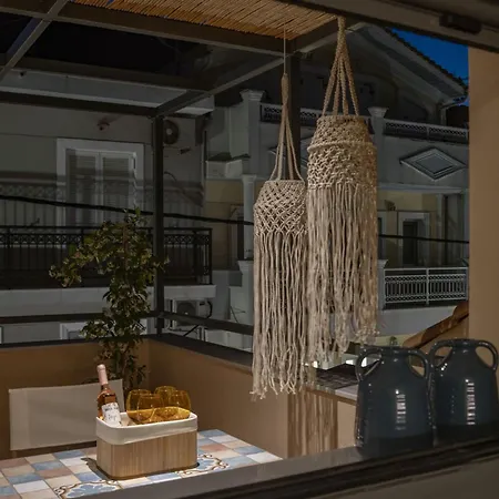 Elegant - 250m From Solomos Square Apartment