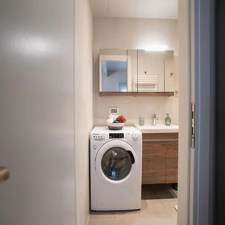 Apartment Elegant - 250m From Solomos Square