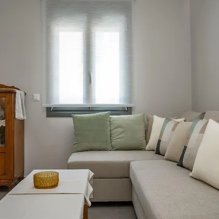 Elegant - 250m From Solomos Square Apartment
