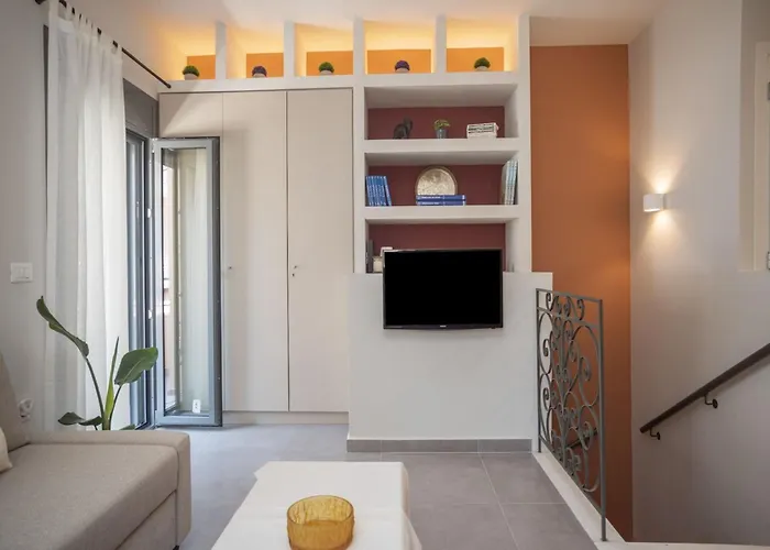 Daire Elegant - 250m From Solomos Square *