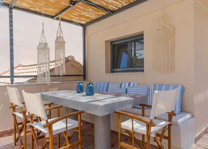 Daire Elegant - 250m From Solomos Square *