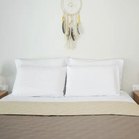 Elegant - 250m From Solomos Square Apartmán *